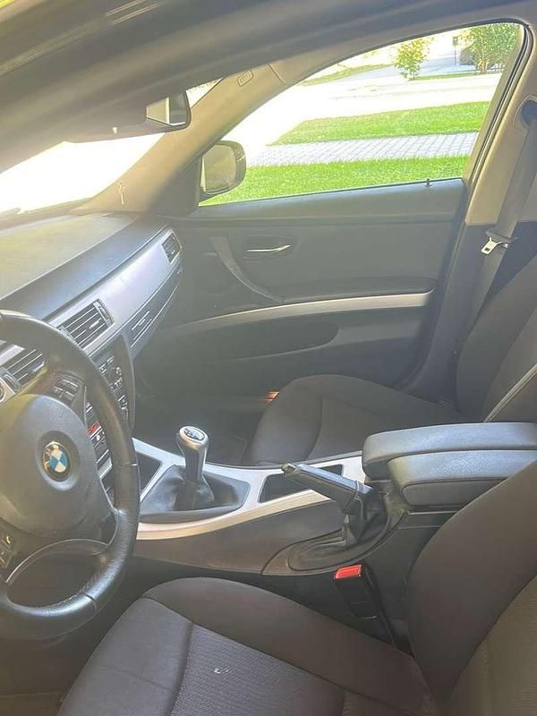 Gebraucht BMW 320 163 PS (119 kW) 2010 Limousine