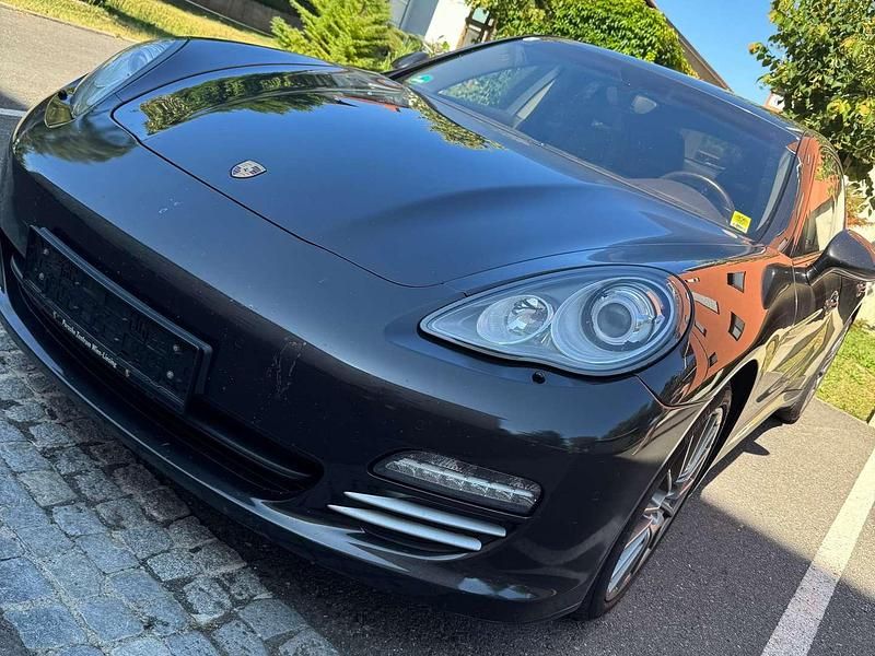 Grau Gebraucht 2012 Porsche Panamera 4 Limousine | € 22.750 - Bild 1/4