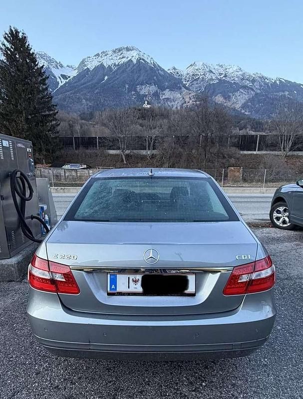 Gebraucht Mercedes E220 Elegance 170 PS (125 kW) 2010 Grau Limousine