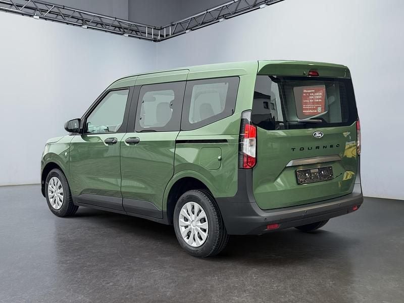 Neu Ford Tourneo Courier Trend 125 PS (91 kW) 2025 Grün Van / Kleinbus