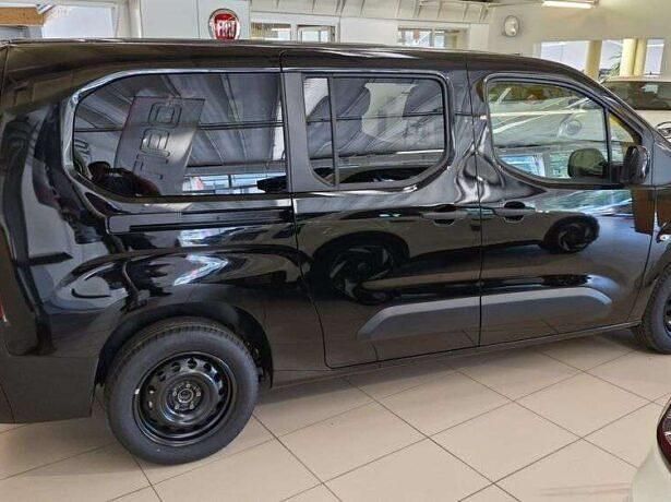 Neu Fiat Doblò Basis 131 PS (96 kW) 2025 Schwarz Van / Kleinbus