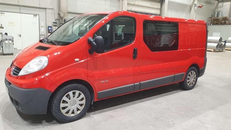 Gebraucht Renault Trafic 114 PS (83 kW) 2014 Rot Van / Kleinbus