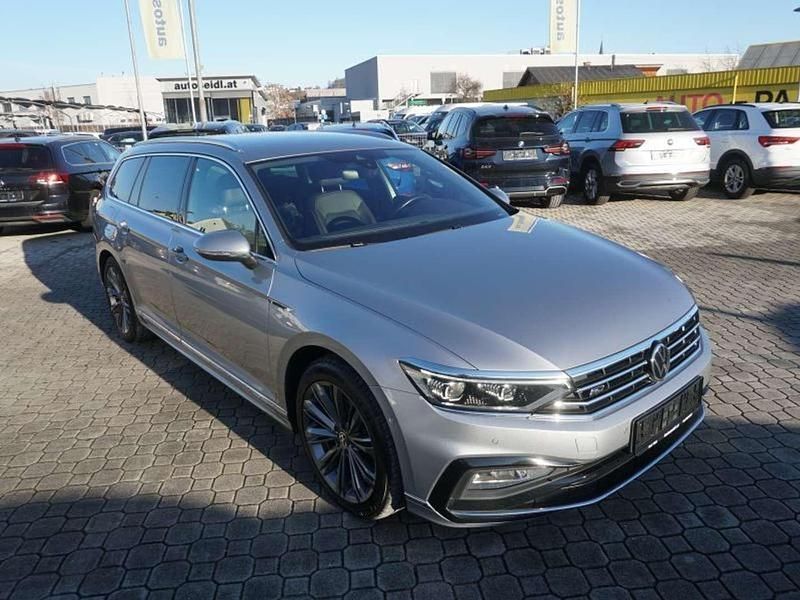Gebraucht VW Passat Elegance 150 PS (110 kW) 2022 Silber Kombi
