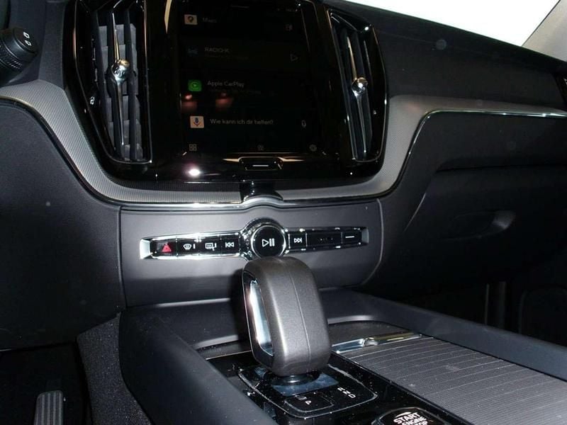 Gebraucht Volvo XC60 Plus 252 PS (185 kW) 2024 Schwarz SUV