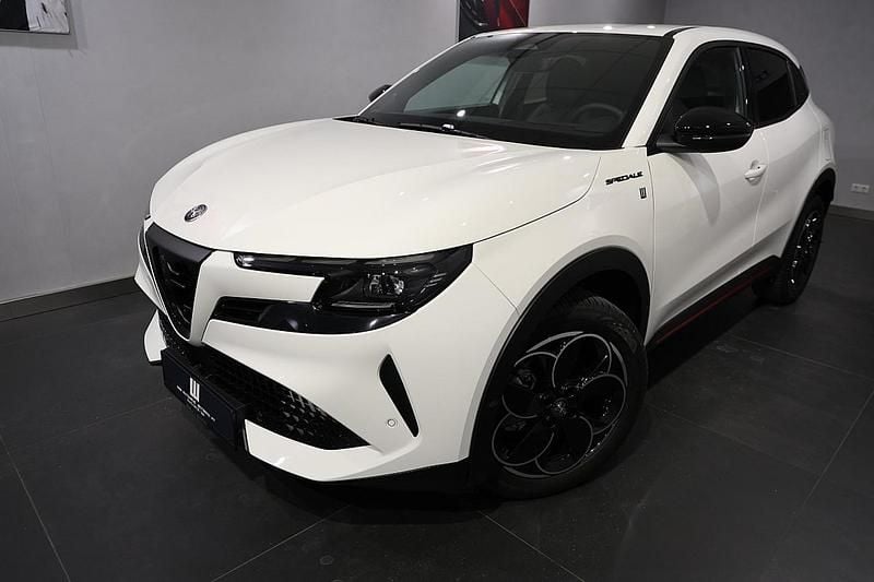 Neu Alfa Romeo Junior Edizione Speciale 114 kW (156 PS) 2025 Weiß SUV
