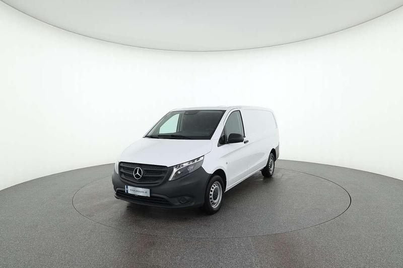 Weiß Gebraucht 2023 Mercedes Vito Van / Kleinbus | € 40.788 (Guter Preis) - Bild 1/4