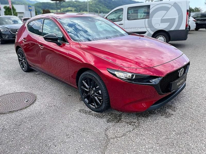 Neu Mazda 3 Homura-Line 140 PS (102 kW) 2025 Rot Limousine