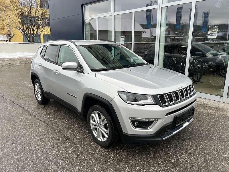 Grau Gebraucht 2020 Jeep Compass Limited SUV | € 20.900 - Bild 1/4