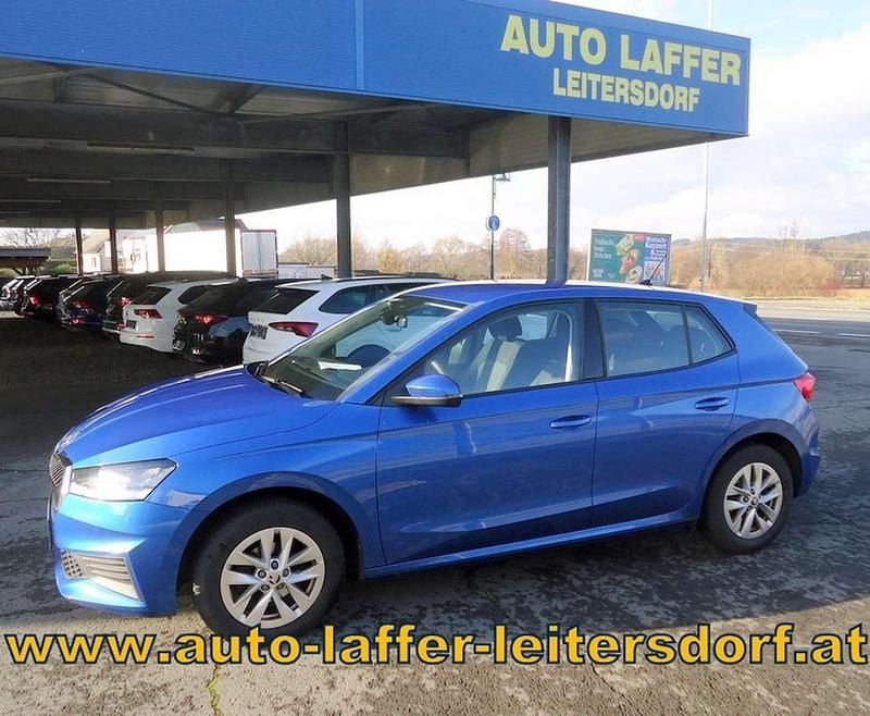 Blau Gebraucht 2023 Skoda Fabia Ambition Kleinwagen | € 12.500 (Fairer Preis) - Bild 1/4