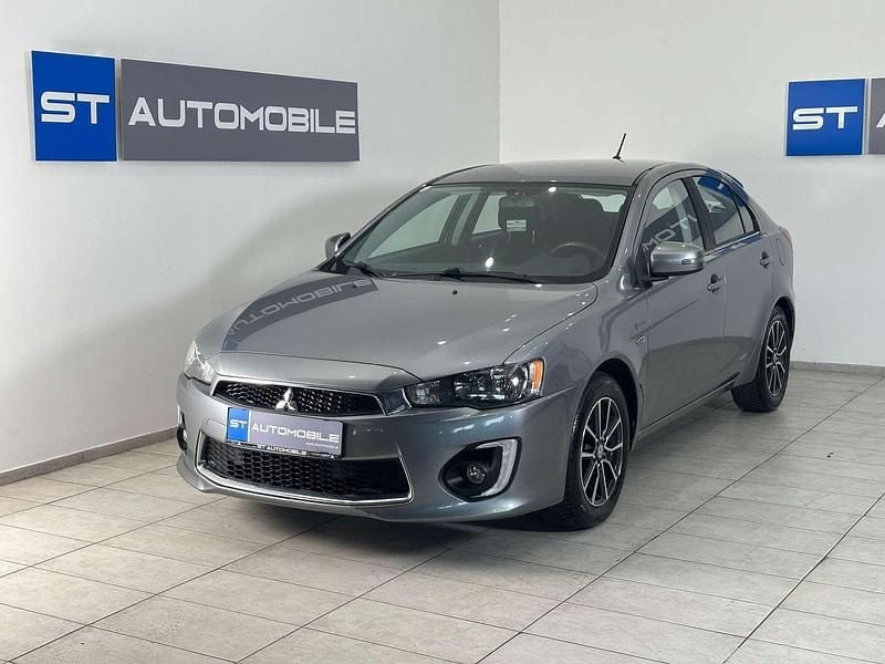 Gebraucht Mitsubishi Lancer Comfort Edition 117 PS (86 kW) 2016 Grau Kleinwagen