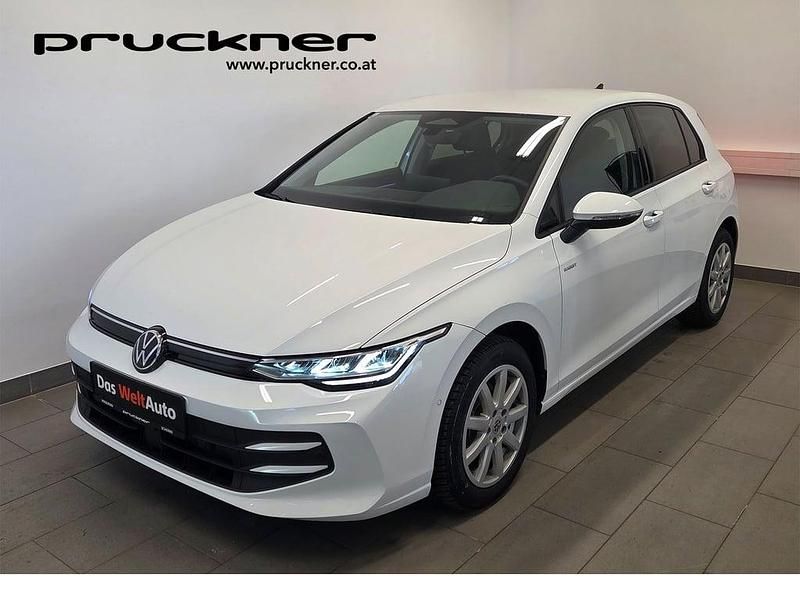 Neu VW Golf VIII 115 PS (84 kW) 2026 Weiss  normal Limousine