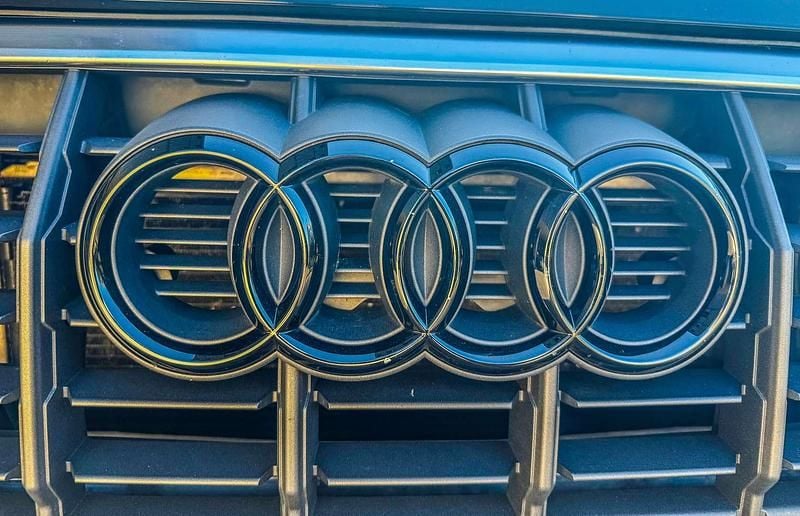 Schwarz Gebraucht 2020 Audi Q3 SUV | € 27.000 (Fairer Preis) - Bild 1/4