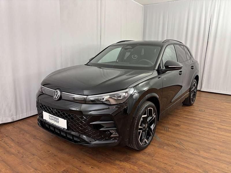 Schwarz metallic Neu 2025 VW Tiguan R-line SUV | € 60.990 (Fairer Preis) - Bild 1/4