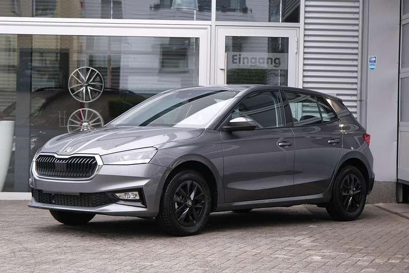 Neu Skoda Fabia Selection 150 PS (110 kW) 2025 Grau Limousine