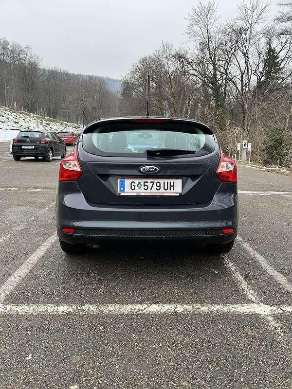 Gebraucht Ford Focus Trend 116 PS (85 kW) 2013 Grau Limousine