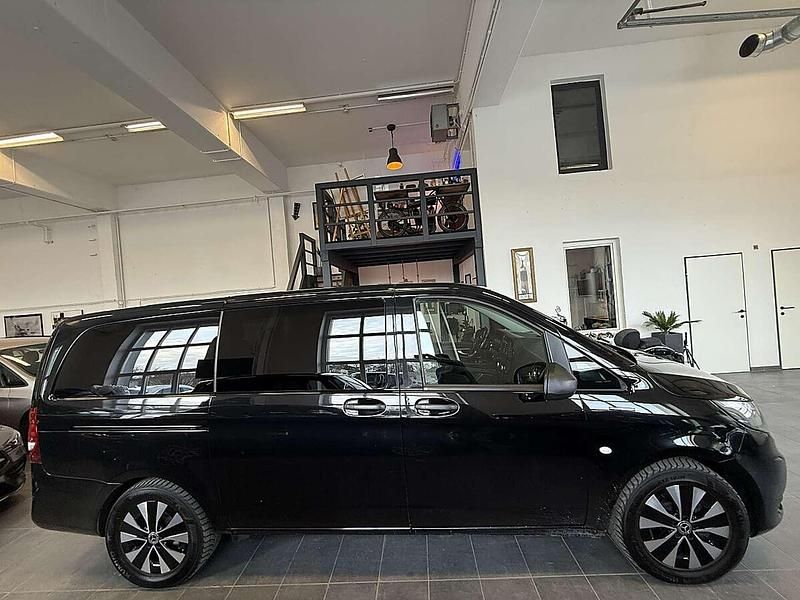 Gebraucht Mercedes Vito 85 kW (116 PS) 2021 Schwarz Van