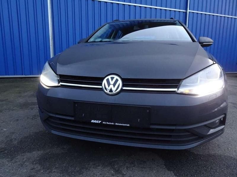 Gebraucht VW Golf VII Trendline 116 PS (85 kW) 2020 Grau Kombi