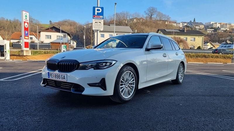 Weiß Gebraucht 2019 BMW 320 Sport Line Kombi | € 28.500 (Fairer Preis) - Bild 1/4