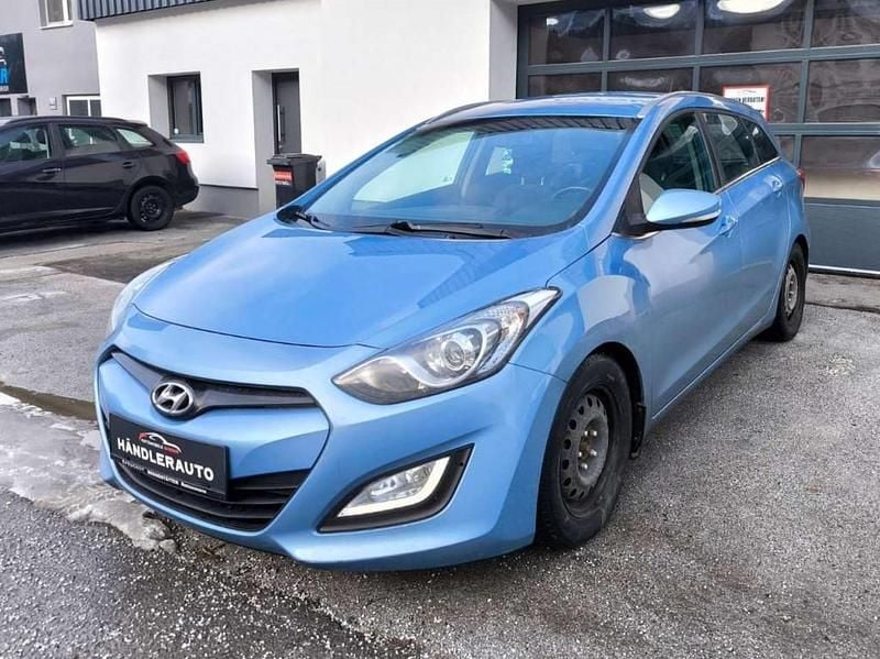 Gebraucht Hyundai i30 Premium 110 PS (80 kW) 2013 Blau Kombi