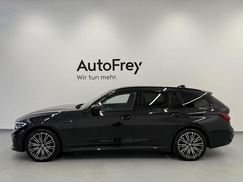 Gebraucht BMW 330e Shadowline 184 PS (135 kW) 2021 Schwarz Kombi