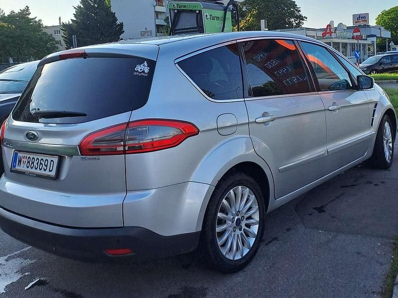 Gebraucht Ford S-MAX Titanium 140 PS (102 kW) 2012 Silber Van / Kleinbus