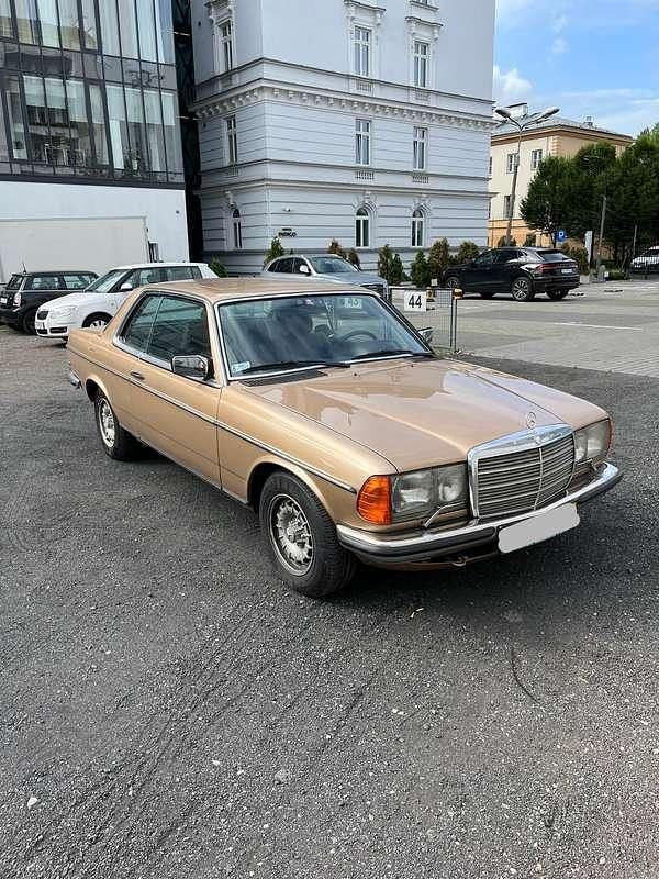 Gebraucht Mercedes 280 185 PS (136 kW) 1984 Gold Coupé