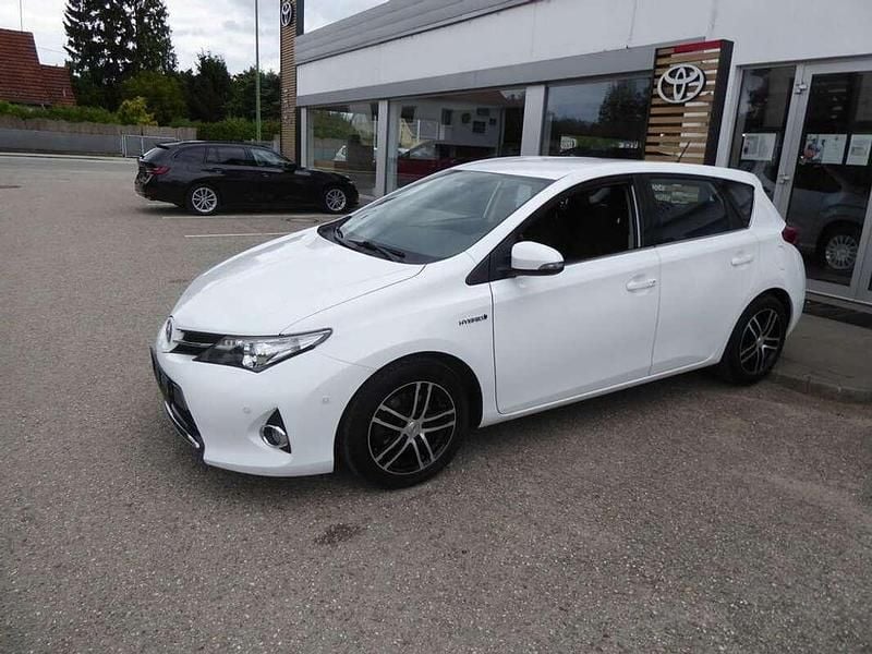Gebraucht Toyota Auris Hybrid Active 99 PS (72 kW) 2014 Weiß Limousine