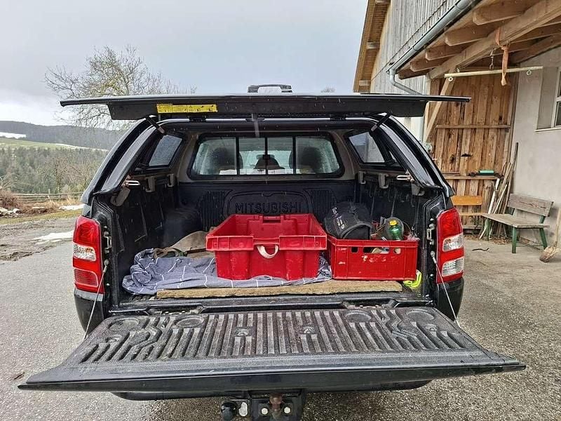 Gebraucht Mitsubishi L200 154 PS (113 kW) 2016 Schwarz Abholung