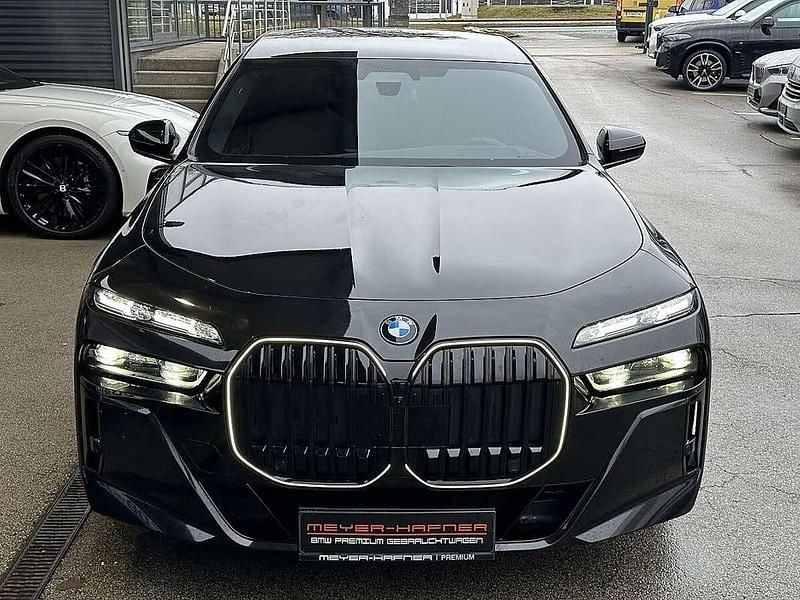 Gebraucht BMW 740 M Sport 299 PS (219 kW) 2025 Schwarz Limousine