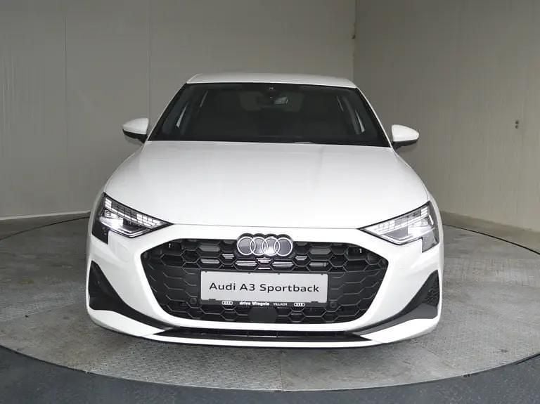 Neu Audi A3 Ambiente 116 PS (85 kW) 2025 Weiss  normal Limousine