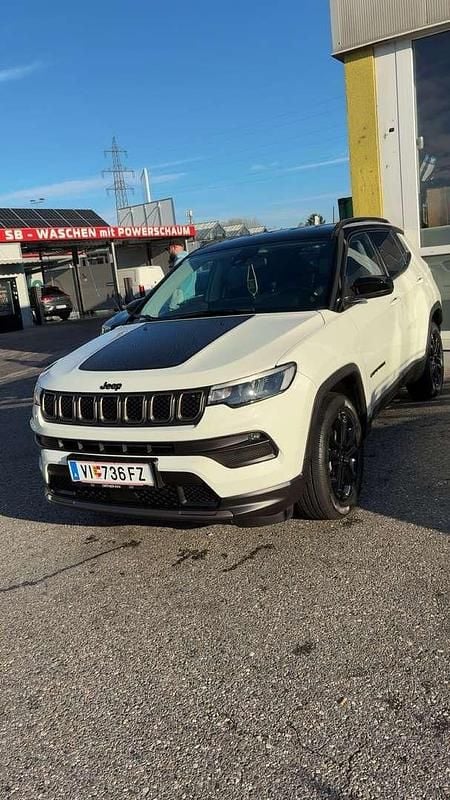 Weiß Gebraucht 2022 Jeep Compass SUV | € 32.000 (Teuer) - Bild 1/4