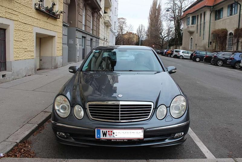 Gebraucht Mercedes E200 Avantgarde 122 PS (89 kW) 2006 Blau Limousine