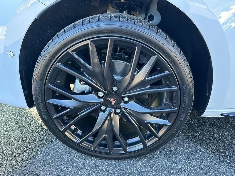 Neu Cupra Leon 204 PS (150 kW) 2026 Weiss  metallic Kombi