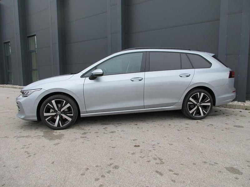 Neu VW Golf VIII Business 150 PS (110 kW) 2026 Silber  metallic Kombi