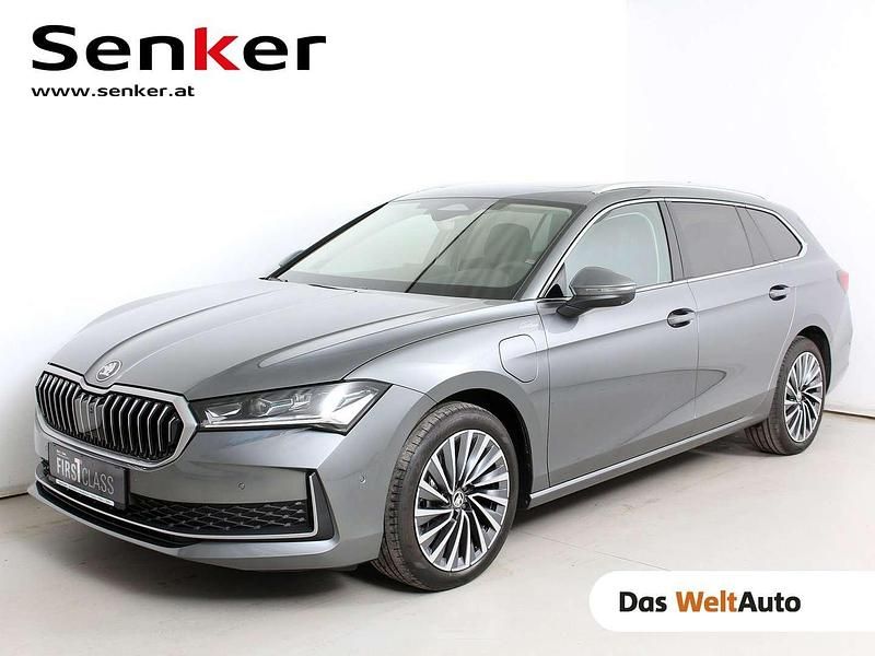 Grau Gebraucht 2025 Skoda Superb LAURIN & KLEMENT Kombi | € 52.990 - Bild 1/4