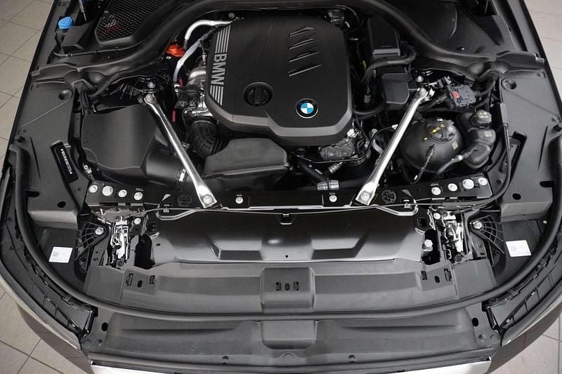 Gebraucht BMW 520 Efficient Dynamics 197 PS (144 kW) 2024 Saphirschwarz Kombi