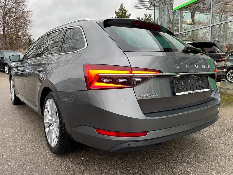 Gebraucht Skoda Superb Style 150 PS (110 kW) 2023 Grau Kombi