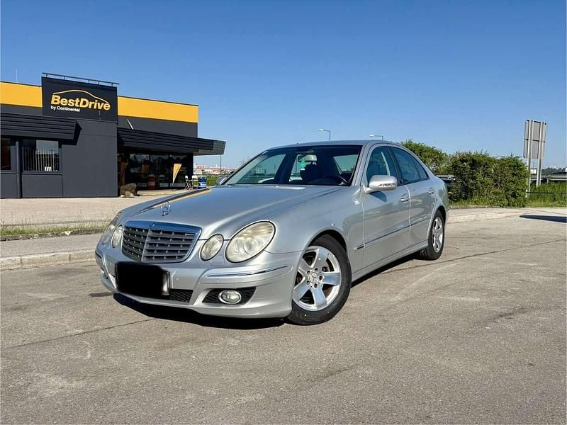 Silber Gebraucht 2007 Mercedes E200 Elegance Limousine | € 5.999 (Superpreis) - Bild 1/4