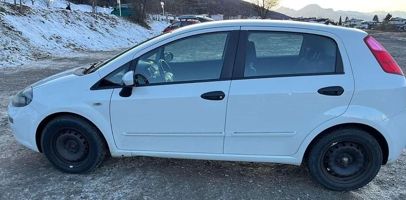 Gebraucht Fiat Punto Dynamic 86 PS (63 kW) 2014 Weiß Kleinwagen