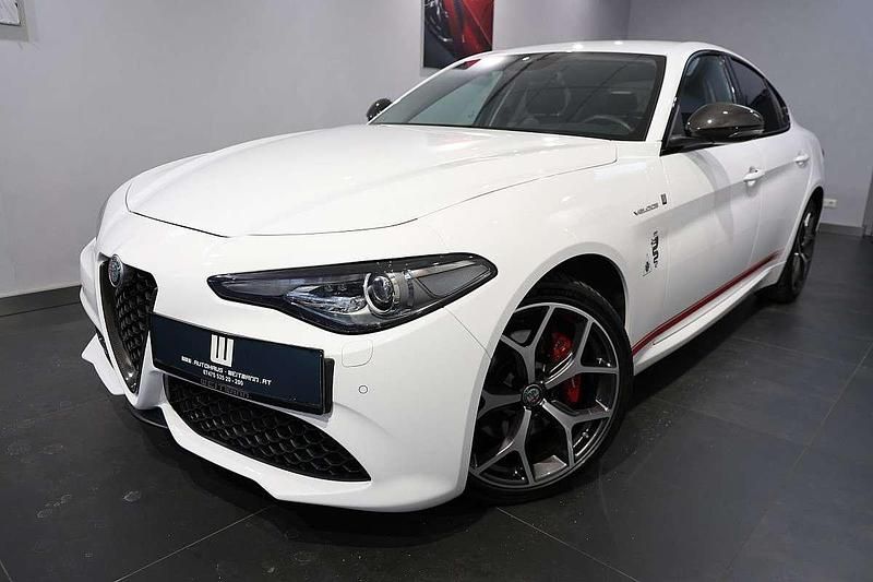 Weiß Gebraucht 2018 Alfa Romeo Giulia Veloce Limousine | € 33.440 (Etwas zu teuer) - Bild 1/4