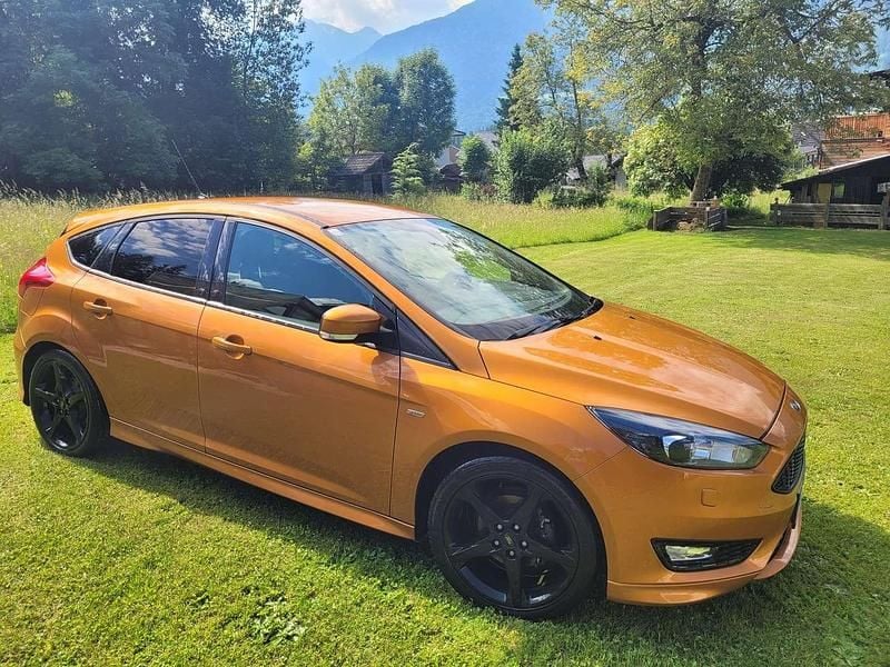 Orange Gebraucht 2017 Ford Focus ST-Line Limousine | € 10.990 (Fairer Preis) - Bild 1/4