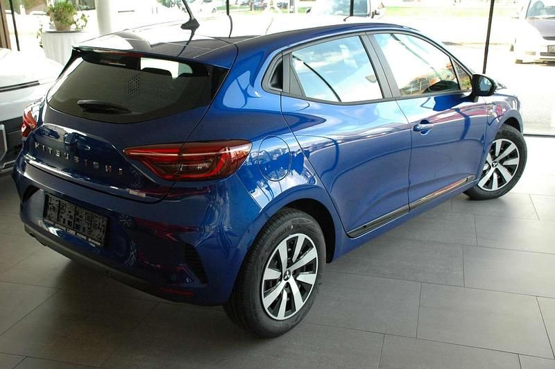 Neu Mitsubishi Colt Invite 91 PS (66 kW) 2025 Blau Limousine