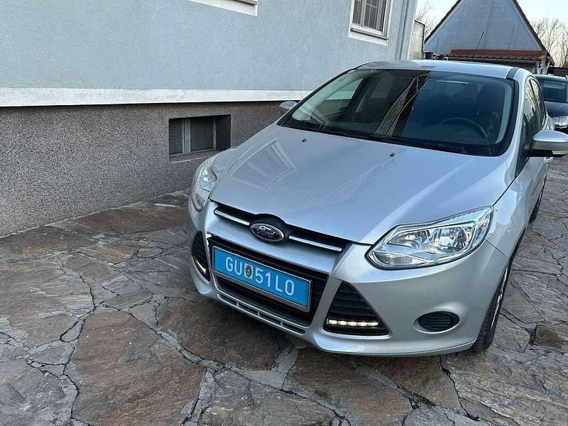 Gebraucht Ford Focus Trend 95 PS (69 kW) 2012 Grau Limousine