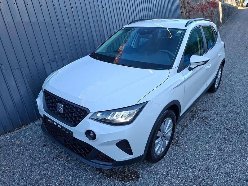 Weiss normal Gebraucht 2022 Seat Arona SUV | € 15.350 (Guter Preis) - Bild 1/4