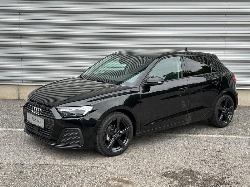 Schwarz metallicperleffektno Gebraucht 2025 Audi A1 Sportback Kleinwagen | € 23.000 (Guter Preis) - Bild 1/4