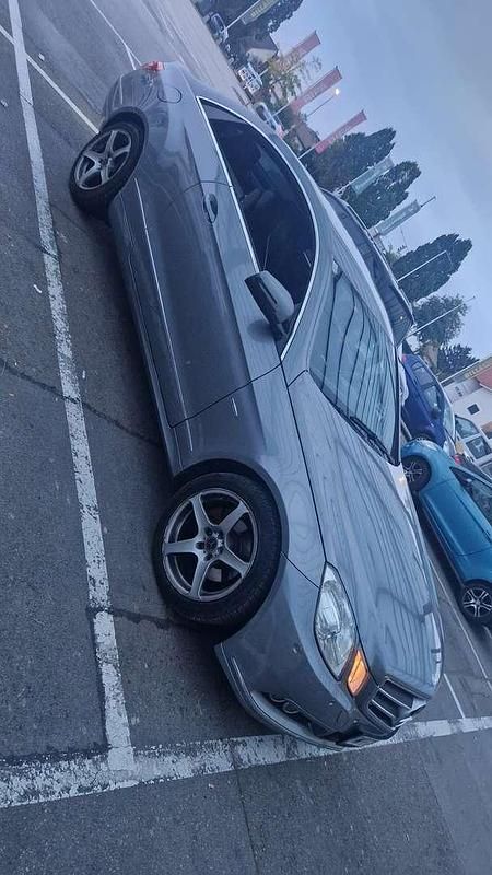 Grau Gebraucht 2010 Mercedes E220 Coupé | € 9.000 (Fairer Preis) - Bild 1/4
