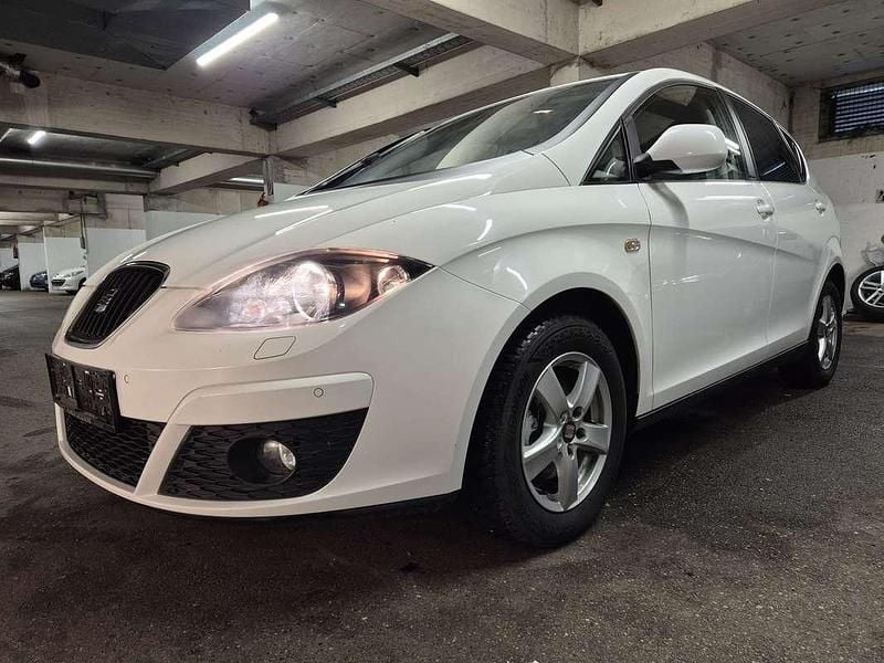 Weiß Gebraucht 2014 Seat Altea Limousine | € 6.990 (Fairer Preis) - Bild 1/4