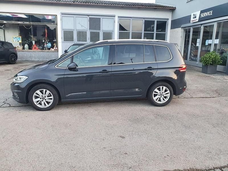 Gebraucht VW Touran Highline 150 PS (110 kW) 2020 Mittelgrau  normal Van / Kleinbus