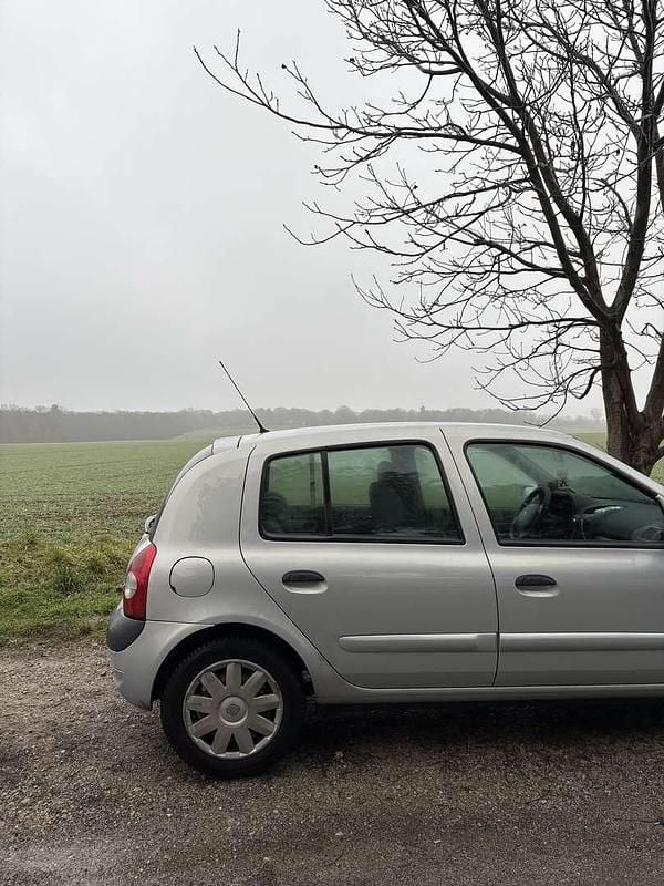 Gebraucht Renault Clio II 58 PS (42 kW) 2003 Limousine