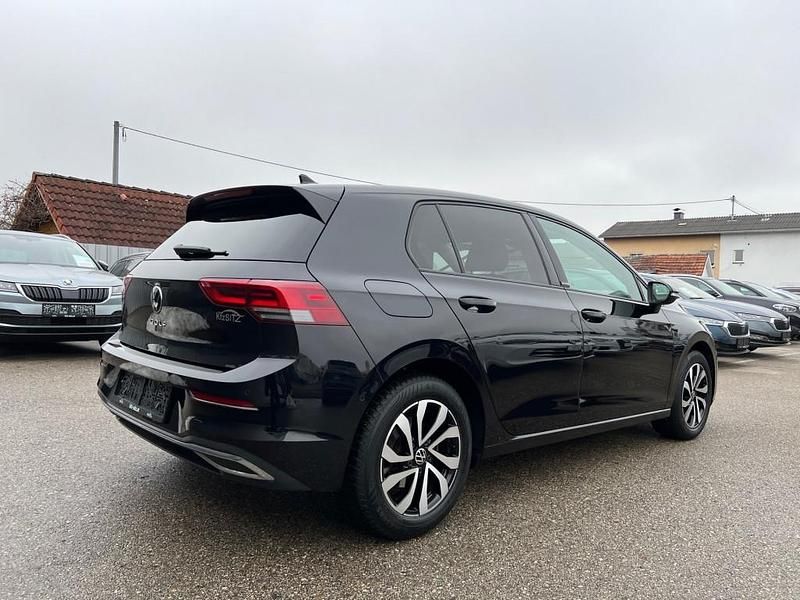 Gebraucht VW Golf Active 150 PS (110 kW) 2023 Schwarz Limousine